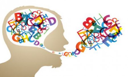 Todos nacemos con la capacidad de comunicarnos con los demás y aprender un idioma cualquiera, aunque generalmente aprendamos el de nuestra familia. Cuando ya lo dominamos, elegimos las variedades que nos convienen para cada situación.  