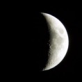 Por la noche la vemos brillando en el cielo