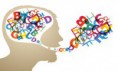 Todos nacemos con la capacidad de comunicarnos con los demás y aprender un idioma cualquiera, aunque generalmente aprendamos el de nuestra familia. Cuando ya lo dominamos, elegimos las variedades que nos convienen para cada situación.  